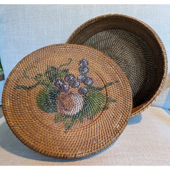 Vintage Woven Wicker Round Sewing Basket with Painted Lid 11.5" Diameter - Picture 1 of 14